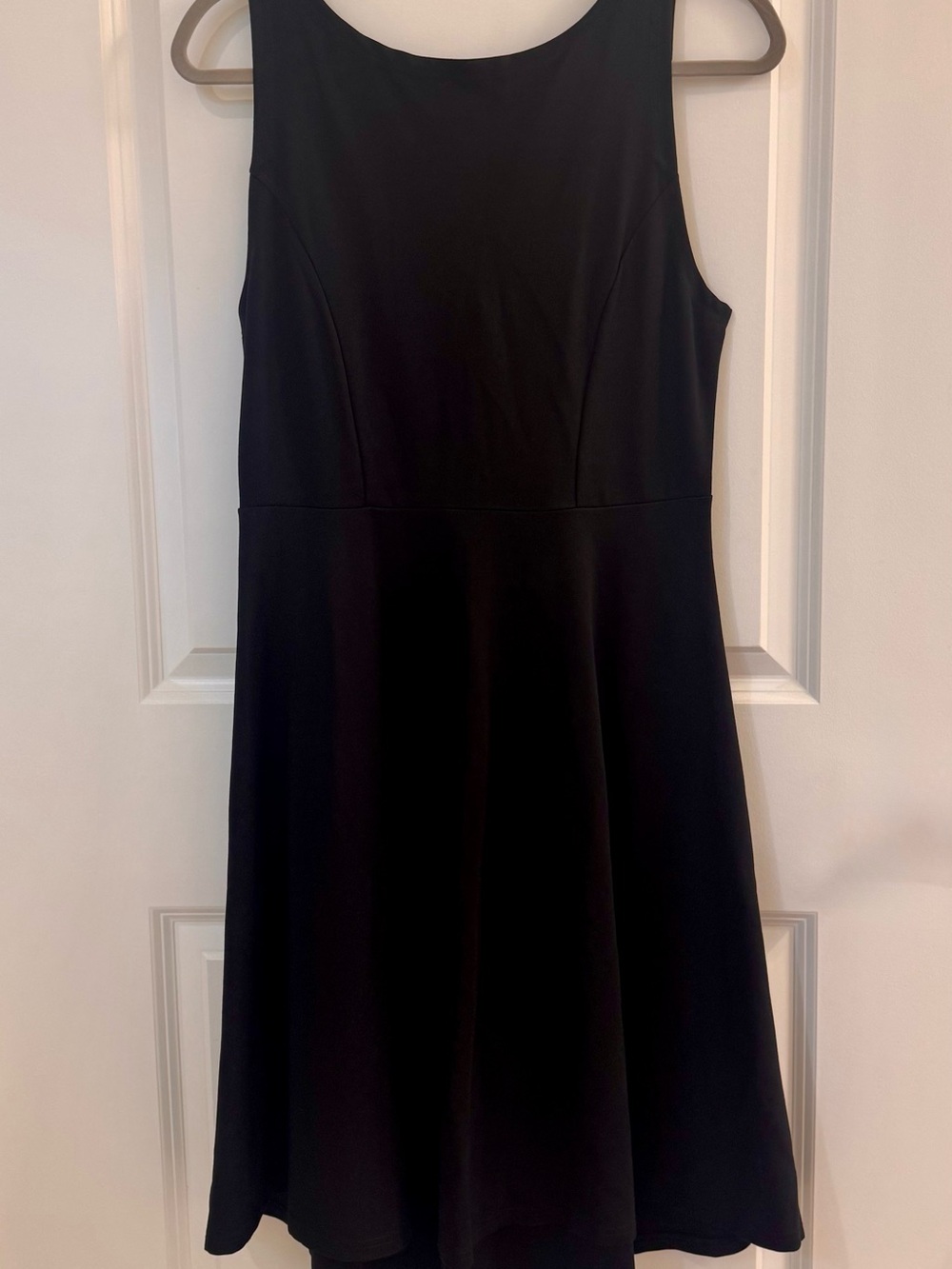 ReoRia Black Sleeveless Midi Dress